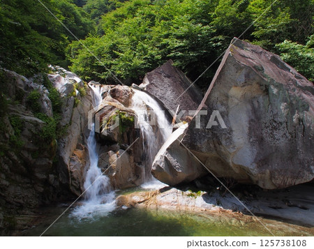 夏季南阿爾卑斯山、小代川溪谷、三之瀑布 125738108