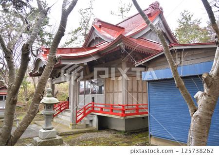 Photographing the grounds of Ishikura Inari Shrine in spring in Hakodate, Hokkaido Photographing the grounds of Ishikura Inari Shrine in spring in Hakodate, Hokkaido 125738262