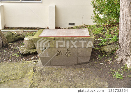Photographing the grounds of Ishikura Inari Shrine in spring in Hakodate, Hokkaido 125738264