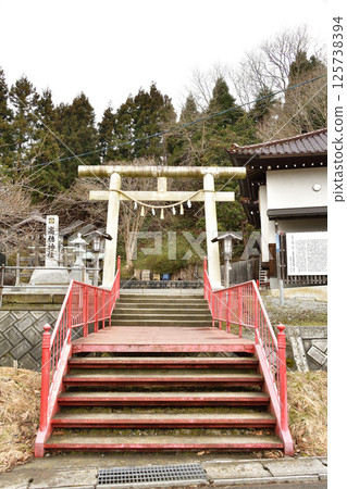 Photographing the grounds of Takaho Shrine in spring in Hakodate, Hokkaido 125738394