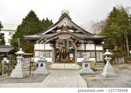 Photographing the grounds of Takaho Shrine in spring in Hakodate, Hokkaido 125738406