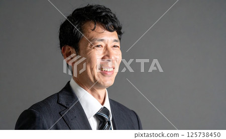 A Japanese business person with a gentle expression 125738450