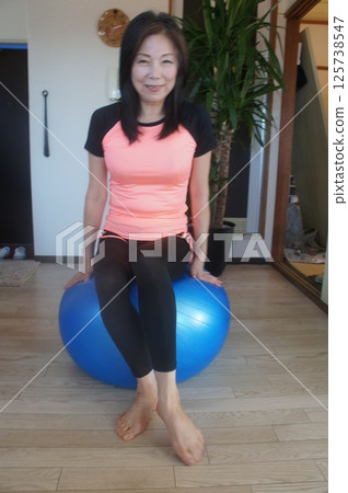 Balance ball and tall woman 125738547