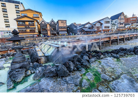 群馬縣草津町吾妻郡草津溫泉湯畑 125739703