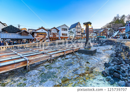 群馬縣草津町吾妻郡草津溫泉湯畑 125739707