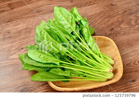 菠菜、菠菜、菠菜、菠菜、綠黃色蔬菜、葉菜類。 125739796