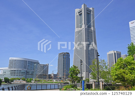 橫濱港未來21及春天的風景 125740129