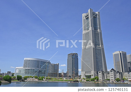 橫濱港未來21及春天的風景 125740131