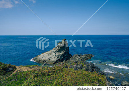 The vast nature and rugged rocks of Okanzaki, the blue sky and sea of Ishigaki Island The vast nature and rugged rocks of Okanzaki, the blue sky and sea of Ishigaki Island 125740427