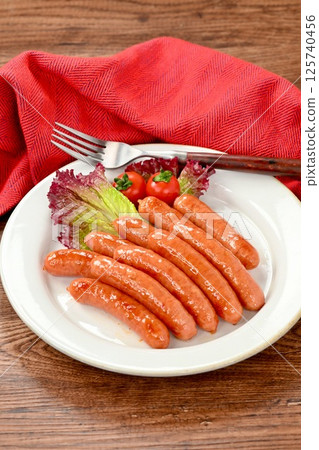 Cooked, coarsely ground wieners, pork wieners, sausages, meat dishes. Cooked, coarsely ground wieners, pork wieners, sausages, meat dishes. 125740456