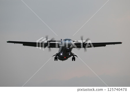 螺旋槳飛機 125740478