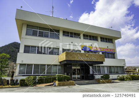 岡山縣美作市美作警察署 125740491