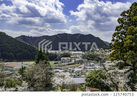 The townscape of Hayashino, looking at Mimasaka Junior High School from Anyoji Temple, Mimasaka City, Okayama Prefecture 125740753