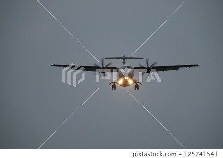 Aircraft approach 125741541
