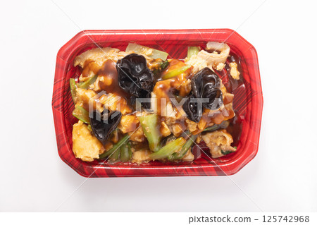 Pork and egg stir-fry with oyster sauce 125742968