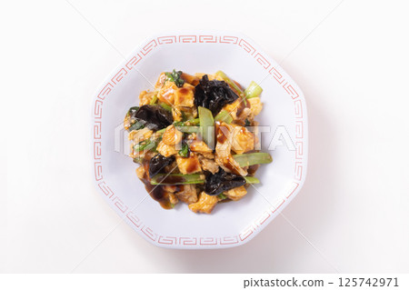 Pork and egg stir-fry with oyster sauce Pork and egg stir-fry with oyster sauce 125742971