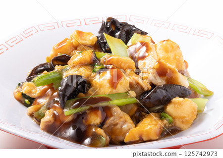 Pork and egg stir-fry with oyster sauce Pork and egg stir-fry with oyster sauce 125742973