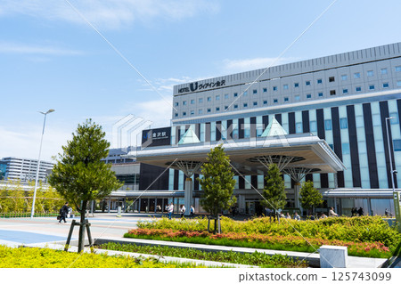 Scenery of the Kanazawa Port Exit (West Exit) Square at Kanazawa Station | Hokuriku Shinkansen/IR Ishikawa Railway | Photo taken in May 2025 | Kanazawa City, Ishikawa Prefecture 125743099