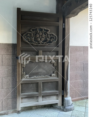 尾山神社山門特寫（石川縣金澤市） 125743140