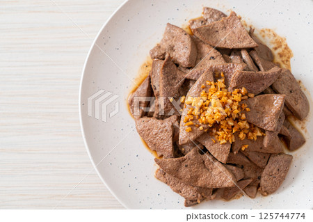 homemade stir-fried pork liver with garlic 125744774