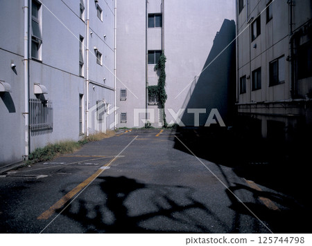 20多年前的東京景象：澀谷地區，建築間的空地 125744798