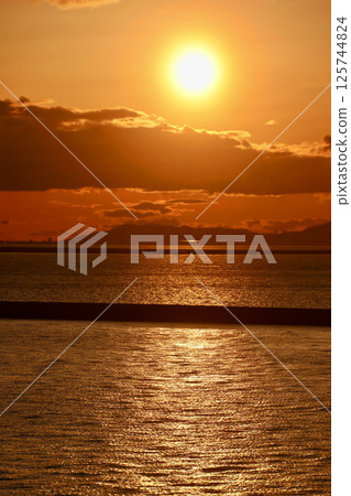 Osaka South Port, sunset (Osaka City, Osaka Prefecture) 125744824