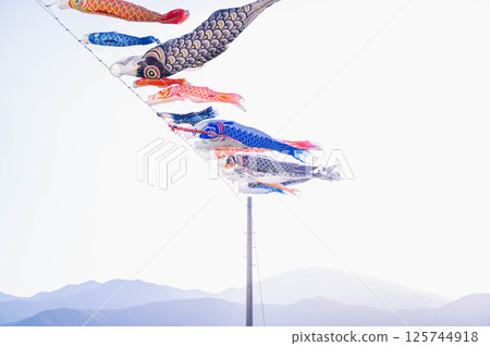 鯉魚旗和山景，安曇野 125744918