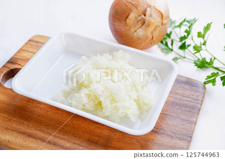 Chopped onion 125744963