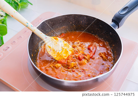 Making curry with canned mackerel Making curry with canned mackerel 125744975