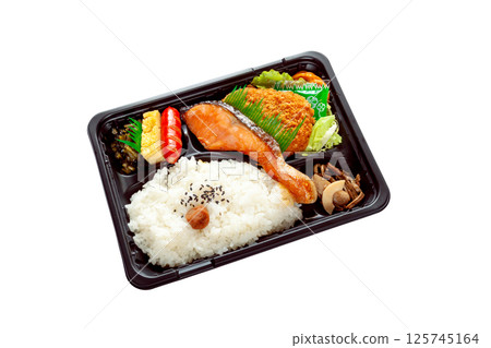 外帶午餐盒裡的鮭魚和牛肉炸丸子[白色背景，剪貼畫] 125745164