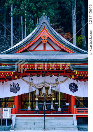 The majestic main hall of Kinzakura Shrine. Kinzakura Shrine is surrounded by a sacred atmosphere. The majestic main hall of Kinzakura Shrine. Kinzakura Shrine is surrounded by a sacred atmosphere. 125745646