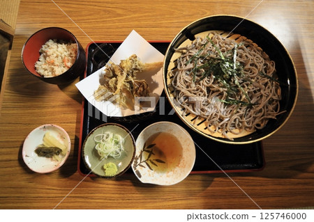 Handmade soba noodles with maitake mushroom tempura 125746000