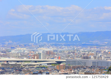 從大阪府四條畷市眺望的大阪風景 125750429