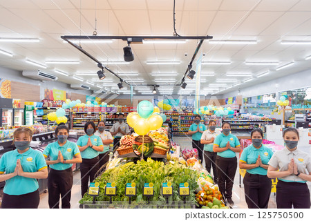 Supermarket or Hypermarket for shopping a food 125750500