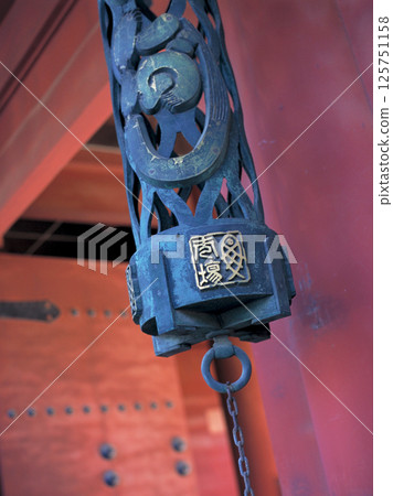 A view of Tokyo over 20 years ago: Sangedatsumon Gate at Zojoji Temple in Minato Ward 125751158