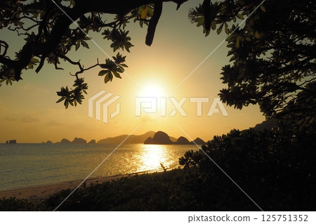 The sea dyed in the sunset: Okinawa's sea The sea dyed in the sunset: Okinawa's sea 125751352