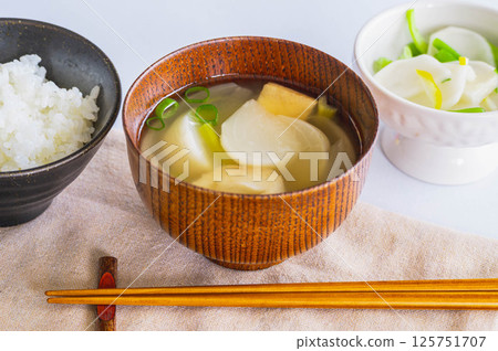蘿蔔麵筋味噌湯 125751707