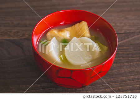 Turnip miso soup 125751710