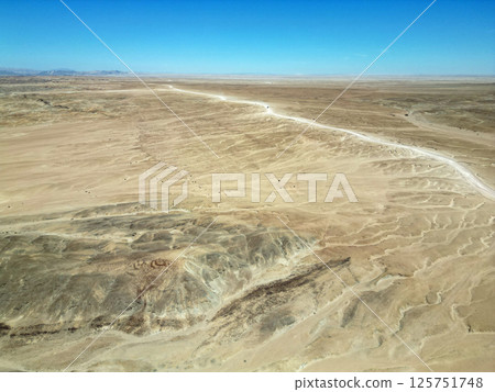 納米布沙漠中月球表面地球的鳥瞰圖 125751748