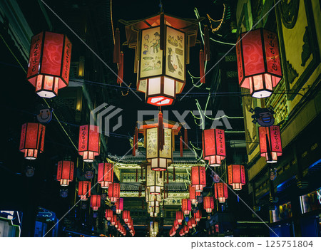 Chinese style lantern street scene at night 125751804