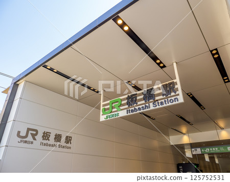 JR Itabashi Station name display 125752531