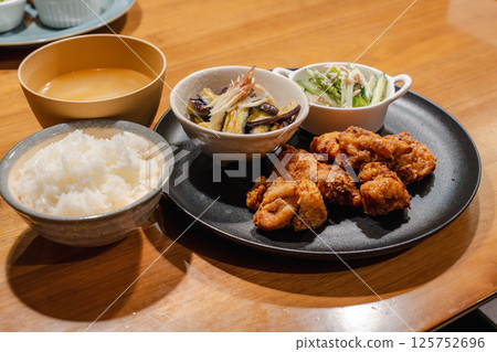 A hearty set meal of fried chicken and a side dish A hearty set meal of fried chicken and a side dish 125752696