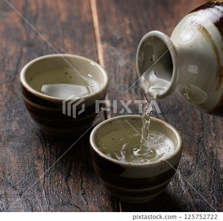 熱清酒(Tokuri 和 choko) 熱清酒(Tokuri 和 choko) 125752722