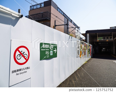 JR板橋站站名顯示 JR板橋站站名顯示 125752752