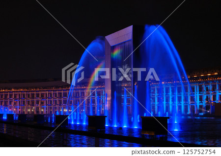 Big roof ring and fountain show Big roof ring and fountain show 125752754