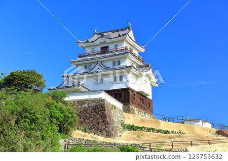 [Nagasaki Prefecture] Hirado Castle ruins (castle tower) on a clear day 125753632