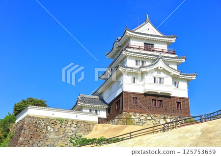 [Nagasaki Prefecture] Hirado Castle ruins (castle tower) on a clear day 125753639