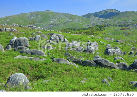 【福岡縣】從三笠台、平尾台喀斯特眺望新綠 125753650