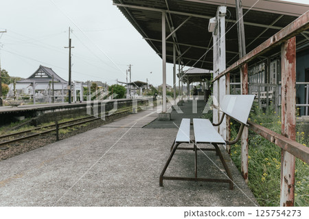 Scenery of Kazusa-Ushiku Station on the Kominato Railway 125754273