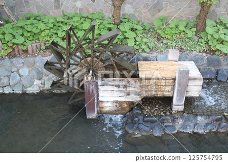 六鄉灌溉渠道的水車（東京都大田區） 125754795